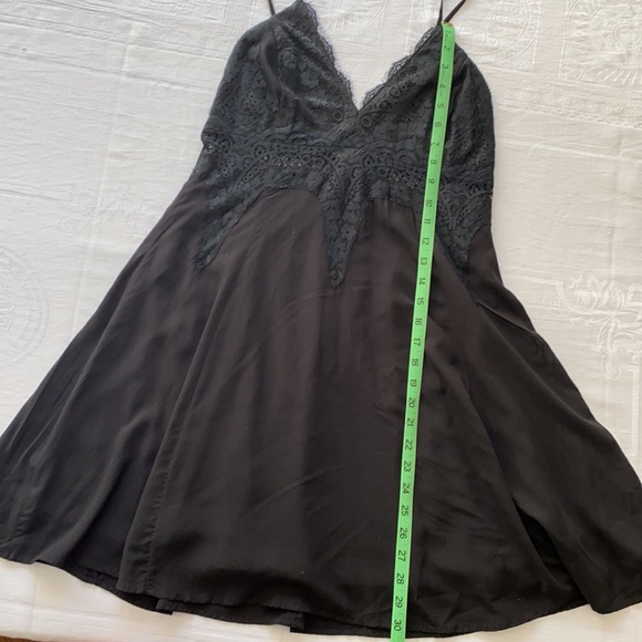 Lush little black dress. Short flowy dress with fitted lace top. Size Med/Large. - Picture 9 of 10